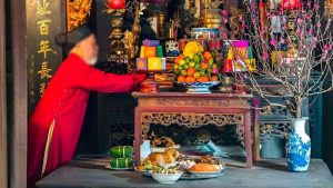 Bày trí bàn thờ ngày Tết Nguyên Đán theo phong cách cổ truyền